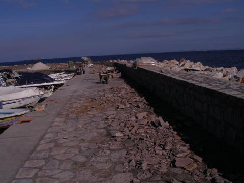 πλακόστρωση λιμενοβραχίονα Λ. Θερμής